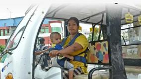 woman-who-drives-an-auto-with-a-one-year-old-child-earns-a-living-in-noida