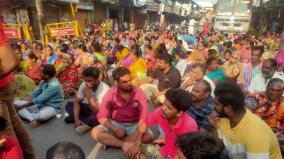 protest-against-the-ban-on-selling-fish-on-road-sides-on-puducherry-fishermen-strike