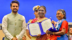 president-presents-best-female-playback-singer-national-award-to-keralite-tribal-folk-singer-nanjiyamma