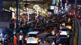 traffic-jam-and-road-side-shop-in-purasawalkam