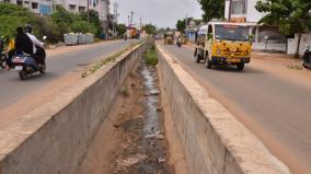 6-feet-deep-irrigation-canal-without-barrier-in-the-middle-of-the-road