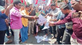 puducherry-protest-against-eviction-of-pavement-shops-burning-of-copies-of-trade-licences