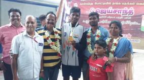 international-football-compatition-indian-team-won-gold-medal-wonderfull-welcome-for-player-on-hosur-railway-station