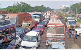 diwali-travel-heavy-traffic-at-paranur-toll-plaza-2-km-long-range-vehicles