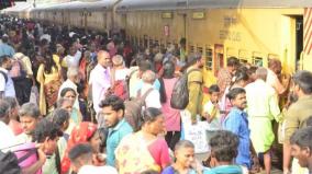 madurai-as-the-diwali-holidays-are-over-the-train-and-bus-stations-are-crowded-with-passengers