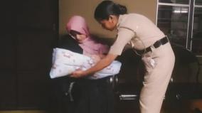 woman-constable-breastfeeds-child-rescued-in-kidnapping-case-in-kerala