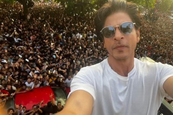 Shah Rukh Khan thank his fans for making him so special on his birthday