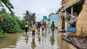 floods-in-village-in-t-malai-evacuees-wait-for-help