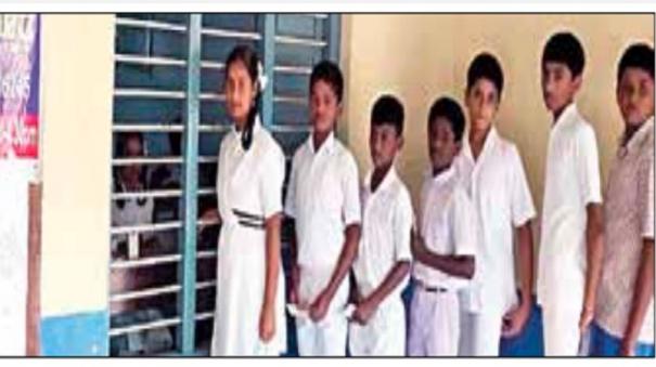 Telangana Govt School students run bank to encourage savings habit |  students run bank to promote savings habit in telangana government school