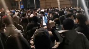chinese-students-who-are-locked-in-the-university-due-to-the-corona-lockdown-are-protesting