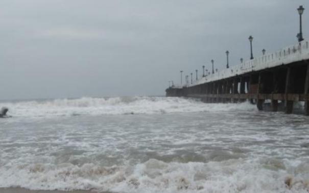 Cyclone Warning No. 2 in Puducherry: Waves raging in sea: Torrential rain Cutout-banners 144