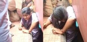 student-stuck-in-middle-of-train-platform-rescued-after-2-hour-struggle-in-visakhapatnam