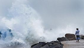 cyclone-mandous-to-cross-the-coast-at-midnight-today