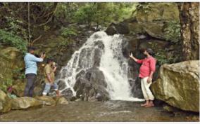 waterfalls-formed-by-the-rain-on-yercaud-tourists-are-happy-to-bath