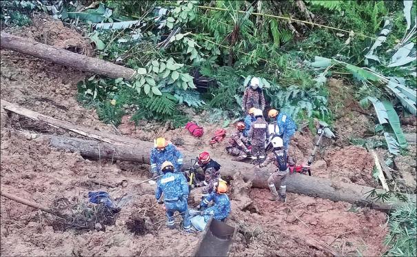 மலேசிய நிலச்சரிவில் சிக்கி 16 பேர் உயிரிழப்பு