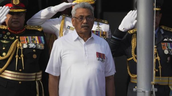 அதிகாரம், பதவியை இழந்த நிலையில் குடும்பத்துடன் அமெரிக்கா சென்றார் கோத்தபய