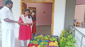 farmer-gives-free-10-thousand-bananas-to-students