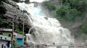 widespread-rains-on-nellai-tenkasi-girl-rescued-at-old-courtalam-waterfall