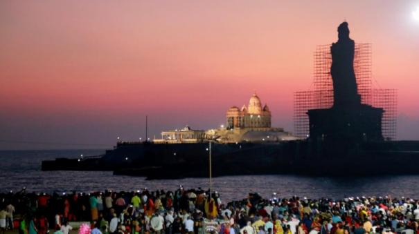 New Year Celebrations Crowds at tourist spots