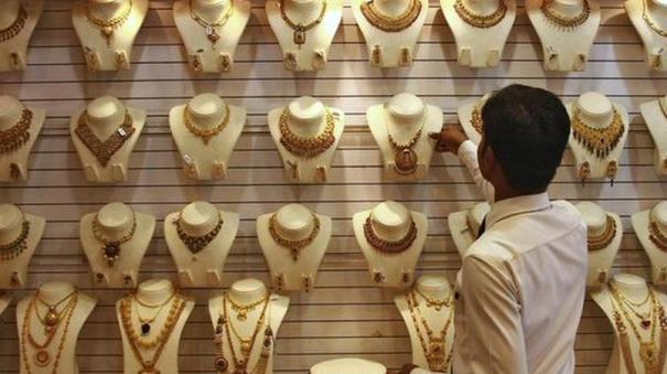 Gold prices continue to rise: crosses Rs 5,200 per gram |  Gold prices continue to rise