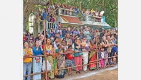 manju-virattu-on-kuilapalayam-tourists-cheer