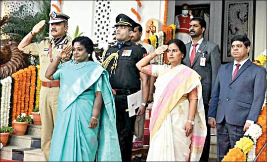 Telangana CM does not participate in Republic Day celebrations – Governor hoists Tamilisai national flag at Raj Bhavan |  Telangana CM did not participate in Republic Day function
