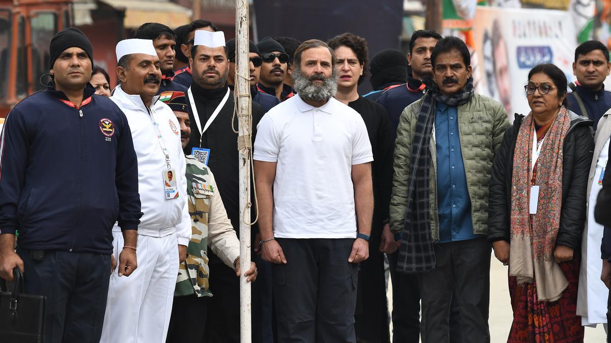 Rahul Gandhi unfurled the national flag in Srinagar