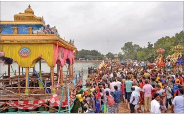 Raft Push Event at Vandiyur Teppakulam