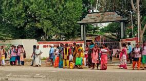 congestion-at-bus-stop-in-front-of-maternity-hospital-in-rajapalayam-people-suffer-without-basic-amenities