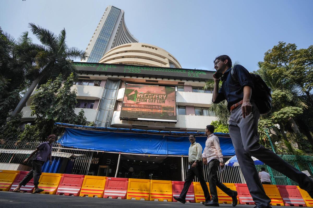 Sensex up 378 points |  Sensex ends with 378 points up
