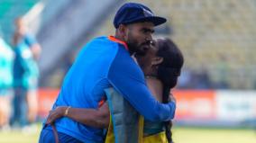 bgt-series-debut-player-ks-bharat-got-kiss-from-his-mother-india-vs-australia