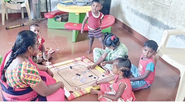 Anganwadi Centers near Kovilpatti without electricity: Children struggling