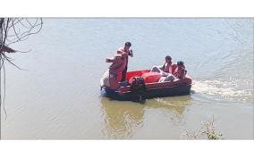 tourists-trespassing-during-a-boat-ride-on-udhagai-lake