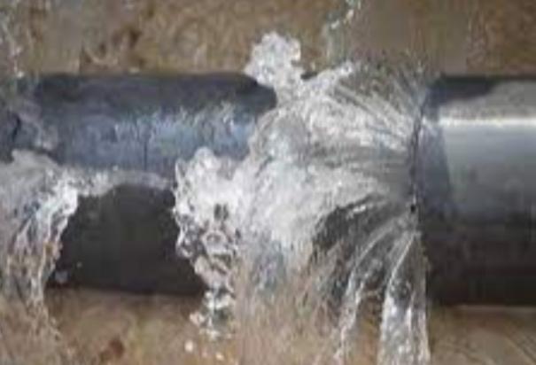 4th Joint Water Project Pipeline Break in Tirupur: Water spilled over tar road