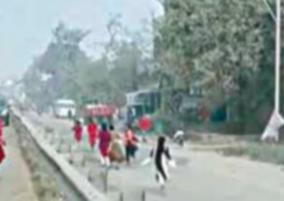 2-km-to-write-exam-due-to-traffic-jam-in-bihar-students-who-ran-far