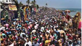 masimaga-kadal-theerthawari-devotees-visit-hundreds-of-famous-puducherry-and-tamil-nadu-temple-utsava-murthys-at-one-place