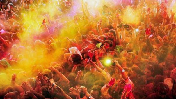 Holi Festival |  A festival of wild colors in Pakistan!