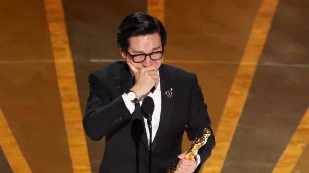 Mom I Just Won An Oscar Ke Huy Quan Becomes Emotional after getting oscar