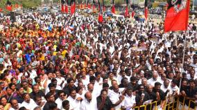 aiadmk-protest-against-the-police-filing-a-case-against-palaniswami