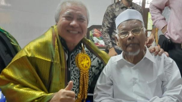 Malaysian Deputy cheif Minister Awan Tengah met his teacher in Rajagiri