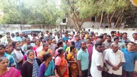 protest-with-family-of-employees-of-fair-price-shop-in-front-of-puducherry-chief-minister-rangasamy-residence