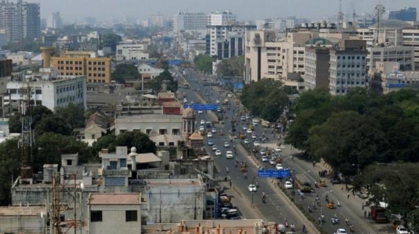 Construction of Anna Road 4-lane flyover in Chennai costing Rs. 621 crore