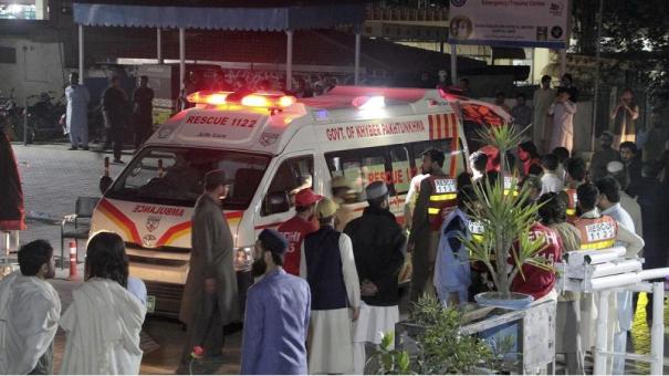 பாகிஸ்தான், ஆப்கானிஸ்தானில் சக்திவாய்ந்த நிலநடுக்கம்: 11 பேர் பலி; பலர் படுகாயம்