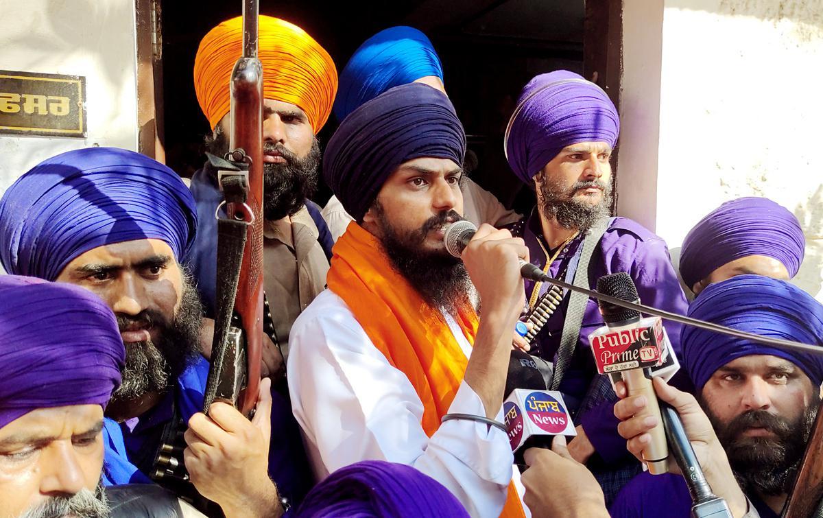 Benz to Maruti to bike;  Morton Dress – How did separatist leader Amritpal Singh escape?