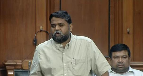 Senthilkumar expresses gratitude to Union Minister Gadkari for DMK MP
