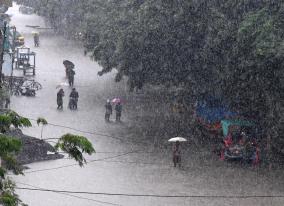 chance-of-rain-with-thunder-and-lightning-in-puducherry-tamil-nadu-today