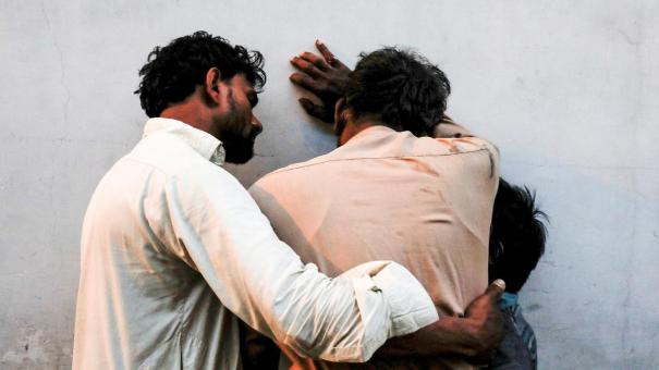 பாகிஸ்தான் பணவீக்கம் 35.37% ஆக அதிகரிப்பு - கோதுமை வாங்கும்போது நெரிசலில் சிக்கி ஒரு மாதத்தில் 16 பேர் பலி