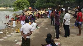 tourists-flock-to-hogenakkal