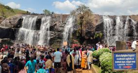 heavy-crowd-at-thirparappu-falls