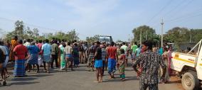 old-man-killed-on-road-accident-near-ariyalur-traffic-affected-due-to-protesting